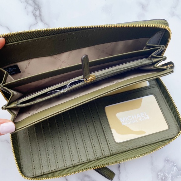 Michel kors large continental wristlet wallet - Picture 6 of 8